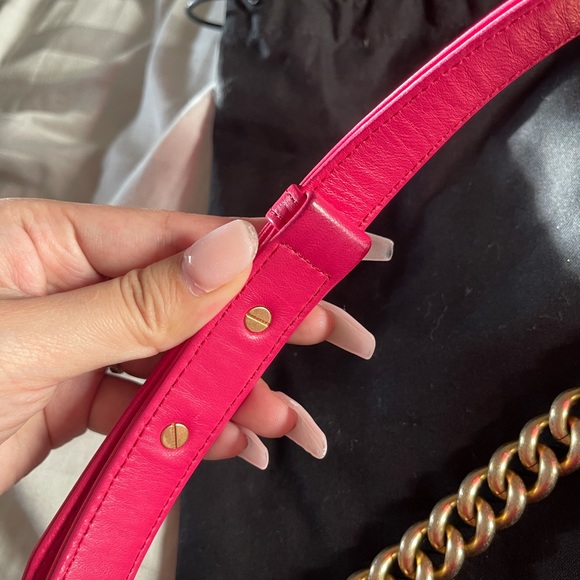 CHANEL Le Boy Old Medium Fuchsia - Picture 5 of 13